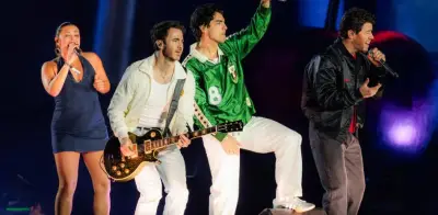 Jonas Brothers conquistan Tecate Emblema con show muy mexicano