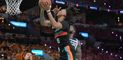 Knicks arrasan a 76ers; Wembanyama impone récord de bloqueos en playoffs