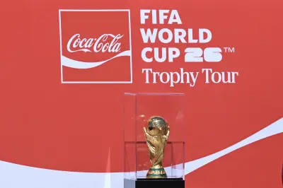 Le Monde denuncia que Coca-Cola viola leyes de salud en México usando el Mundial