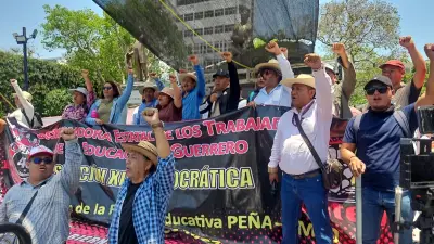 Maestros marchan en Guerrero exigen derogación Ley ISSSTE 2007