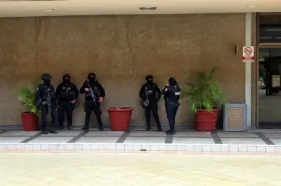 Marinos resguardan Palacio de Gobierno en Culiacán por festejo
