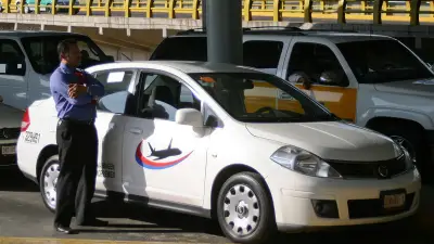 Mejoras en taxis del AICM: seguridad e infraestructura