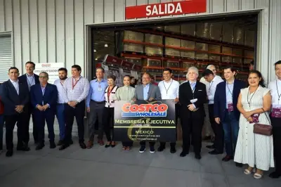 Mijes asiste a preapertura de Costco en Nuevo León