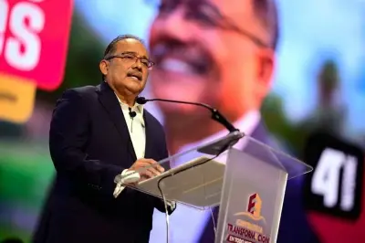 Mijes pide licencia para buscar candidatura a gobernador