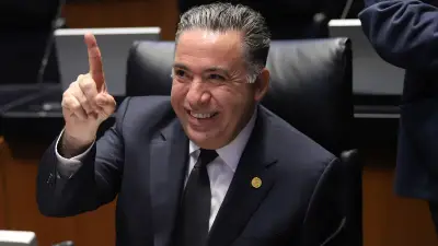 Morena defiende a Inzunza tras ausencia y señalamientos de nepotismo