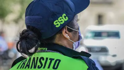 Motociclista agrede a policía en CDMX durante operativo en Reforma