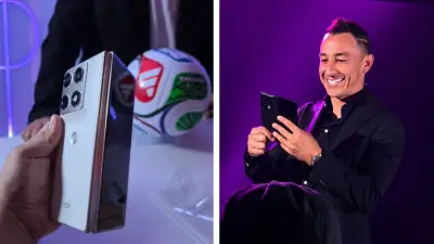 Motorola presenta su portafolio premium en México y regala un celular a Andrés Guardado