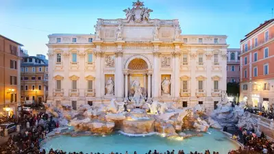 Multa de 500 euros a turista que nadó en la Fontana di Trevi en Roma