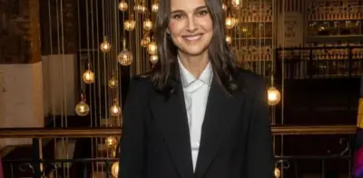Natalie Portman presume su embarazo en París con emotiva foto
