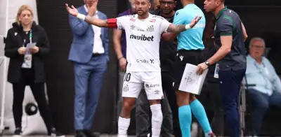 Neymar explota contra el árbitro por error que lo sacó del partido
