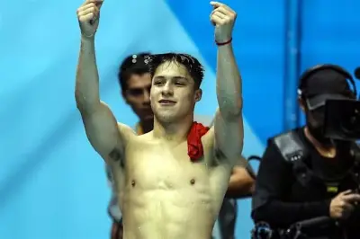 Olvera se recupera y gana bronce en super final de clavados