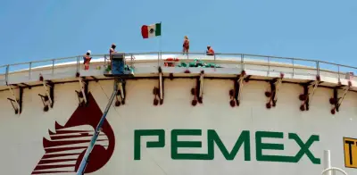 Pemex reduce deuda 7% y aumenta producción de combustibles 40% en 2026