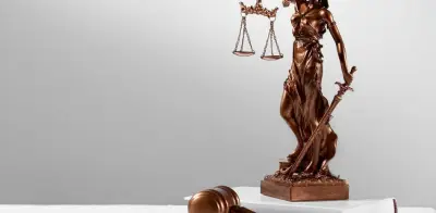 Pensionados de CFE logran suspensión de amparo contra reducción