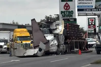 Prensa de acero aplasta a trailero en cabina