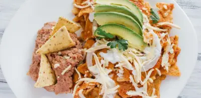 Prepara los mejores chilaquiles rojos con receta tradicional fácil