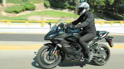 Profeco llama a revisión a casi 700 motos Kawasaki por fallas en motor