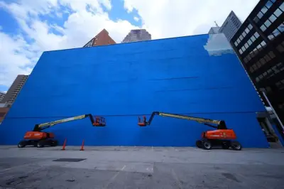 Protestan en Dallas por tapar mural para promocionar Mundial