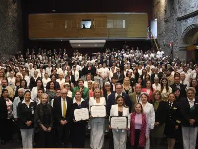 Reconocen a enfermeras por su labor en el Día Nacional de la Enfermería
