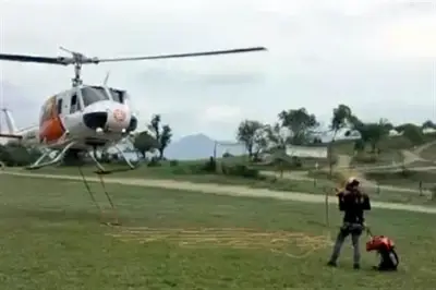 Rescatan a dos heridos tras accidente en parapente en México