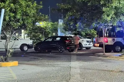 Roban arma a policía de San Pedro tras cristalazo