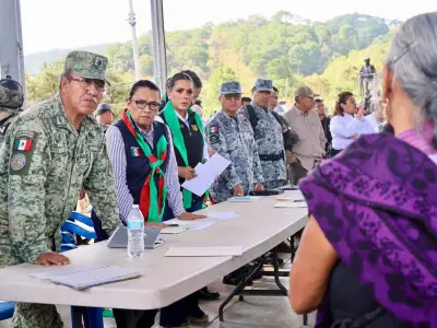 Rosa Icela y Evelyn Salgado cumplen visita a Alcozacán en medio de tensiones