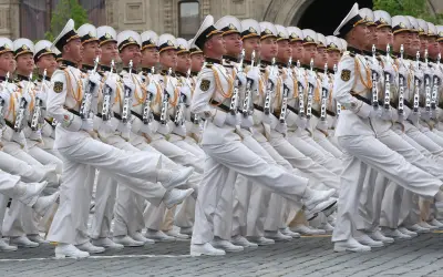 Rusia y Corea del Norte unen fuerzas en desfile militar en Moscú