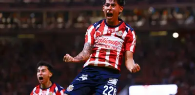 Santiago Sandoval anota doblete y clasifica a Chivas a semifinales