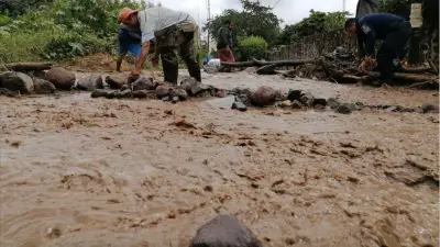 Señales de riesgo por deslaves e inundaciones durante lluvias extremas