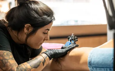 Tatuajes aumentan 21% riesgo de linfoma, revela estudio sueco