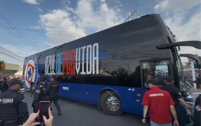 Tensión en llegada de Cruz Azul al Jalisco: detienen a 3 aficionados