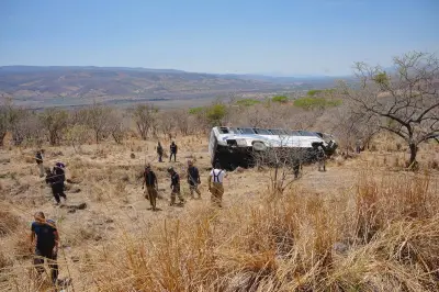 Tragedia en Nayarit: 11 muertos en volcadura de autobús