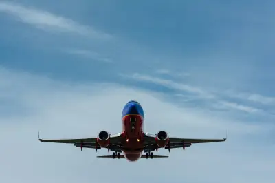 Turbosina se dispara y encarece vuelos: aerolíneas suben tarifas