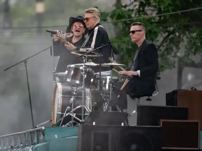 U2 graba video sorpresa en el Centro Histórico de CDMX con fans