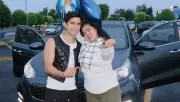 Aarón Mercury sorprende a su mamá con lujoso auto por el Día de las Madres