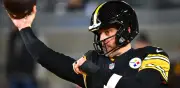 Aaron Rodgers firma extensión de un año con los Steelers para 2026