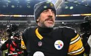 Aaron Rodgers firma por un año más con los Steelers de Pittsburgh