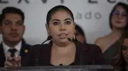 Activista denuncia a VivaAerobus por discriminación en vuelo