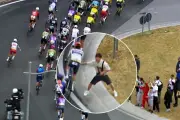 Aficionado casi atropella a ciclistas en el Giro de Italia