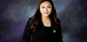 Alcaldesa de California renuncia tras declararse agente china