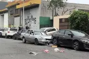 Asaltan empresa en NL, chocan y abandonan botín de robo