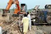 Atentado con coche bomba en Pakistán deja varios muertos