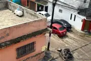 Atienden megafuga de agua en Iztapalapa; afecta vialidad