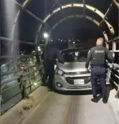 Auto invade ciclovía en Periférico CDMX; conductor detenido por error