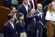 Avalan licencia de Elizondo; rinde protesta suplente