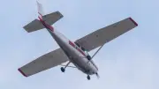 Avioneta cae en vivienda de Ohio: dos muertos y explosión