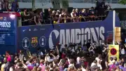 Barcelona realiza desfile tras coronarse campeón de Liga