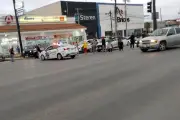 Bloquean Rómulo Garza por falta de luz en Apodaca