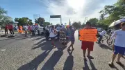 Bloqueos en Villahermosa por falta de luz y agua; caos vial