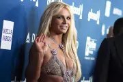 Britney Spears causa alarma en restaurante con cuchillo y gritos