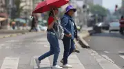 Calor, cielo despejado y lluvias aisladas dominan este viernes en CDMX